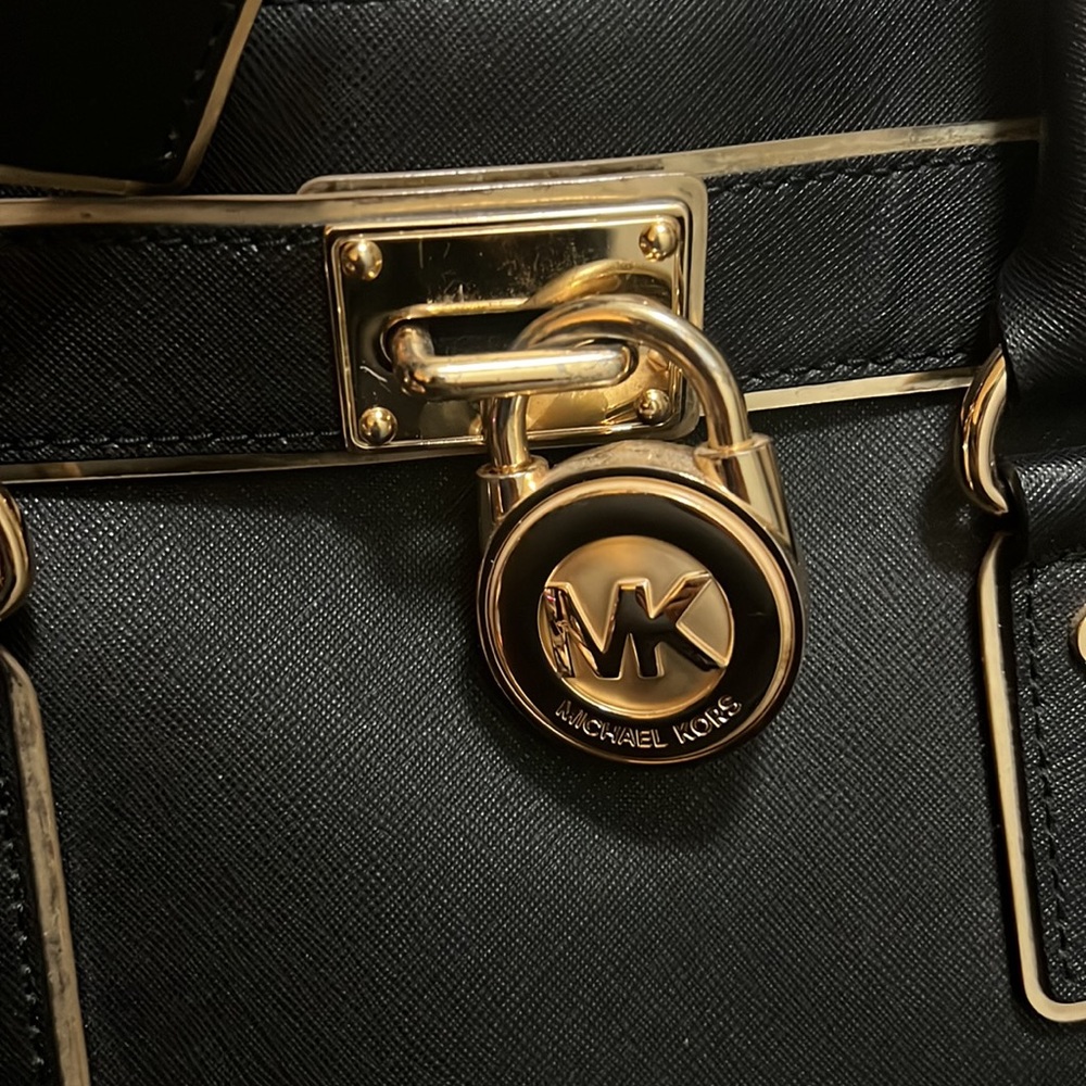 Michael Kors handbag used only twice, it look like new, with duster bag included - Picture 2 of 3